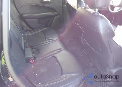 2018 Jeep Compass Latitude 4X4 z USA, uszkodzony, nr VIN 3C4NJDBB2JT174990